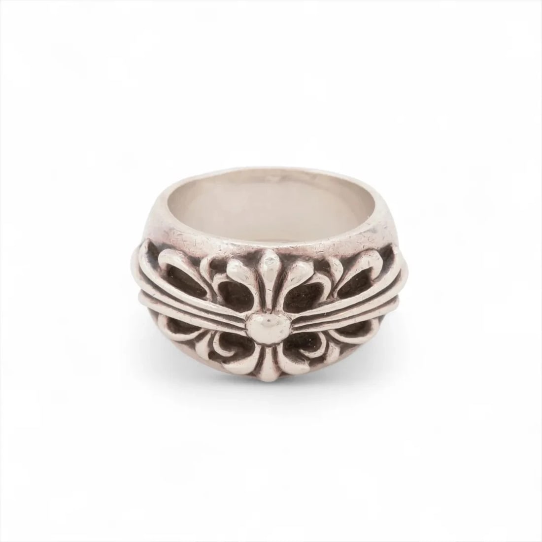 CHROME HEARTS FLORAL CROSS RING 925: Chrome Hearts Floral Cross Ring 925 Brand: Chrome Hearts Type/Style: Ring Material: 925 Color: Silver Size: 7.25 - 7.5 US Accessories: None Accessories Notice: When purchasing pre-owned goods, please