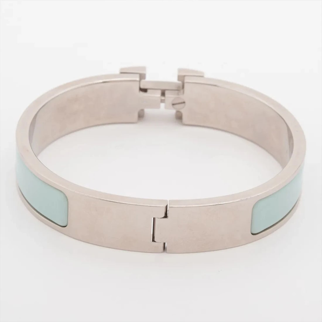 HERMES CLICK H FAN BANGLE METAL SILVER X BLUE: Hermes Click H fan Bangle metal Silver x blue Brand: Hermes Type/Style: Bracelet Material: 925 Color: Silver Size: Bracelet length:15.5cm Accessories: None Accessories Notice: When purchasing
