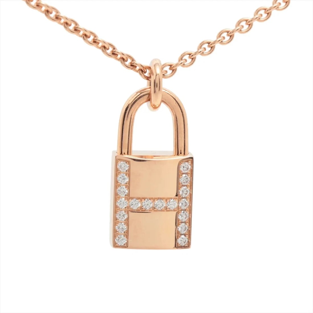 HERMES CADENA LOCK DIAMOND NECKLACE 750(PG): Hermes Cadena lock diamond Necklace 750(PG) Brand: Hermes Type/Style: Necklace Material: 750(PG) Color: Pink Gold Size: Chain length:40.7cm Accessories: None Accessories Notice: When purchasing