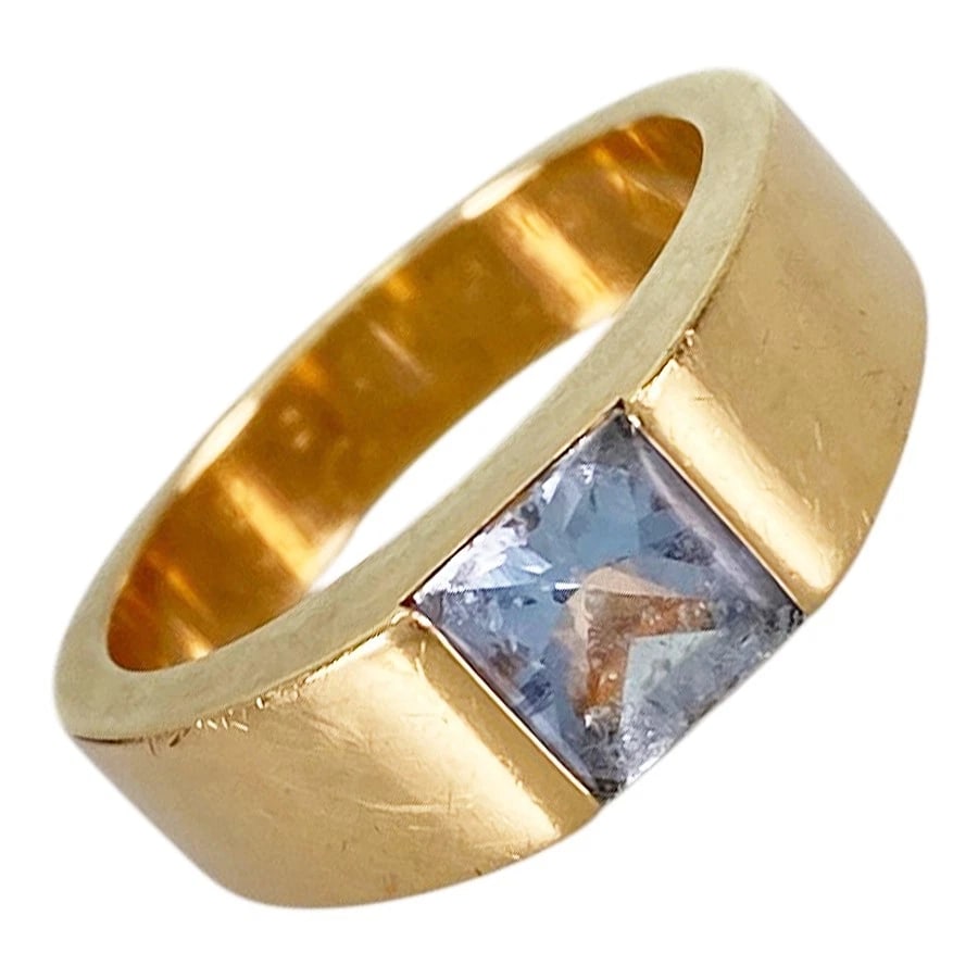 CARTIER TANK YELLOW GOLD AQUAMARINE RING: Cartier tank Yellow gold Aquamarine Ring Brand: Cartier Type/Style: Ring Material: 18K Yellow Gold Main Stone Aquamarine Color: Gold Size: US 6 Accessories: None Accessories Notice: When purchasing