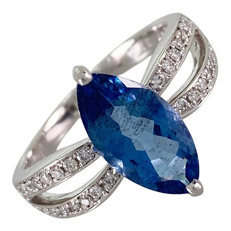RING WHITE GOLD AQUAMARINE DIAMOND: Ring White gold Aquamarine Diamond Brand: Unsigned Jewelry Type/Style: Ring Material: 18K White Gold Main Stone Aquamarine Color: Silver Size: US 8 Accessories: None Accessories Notice: When