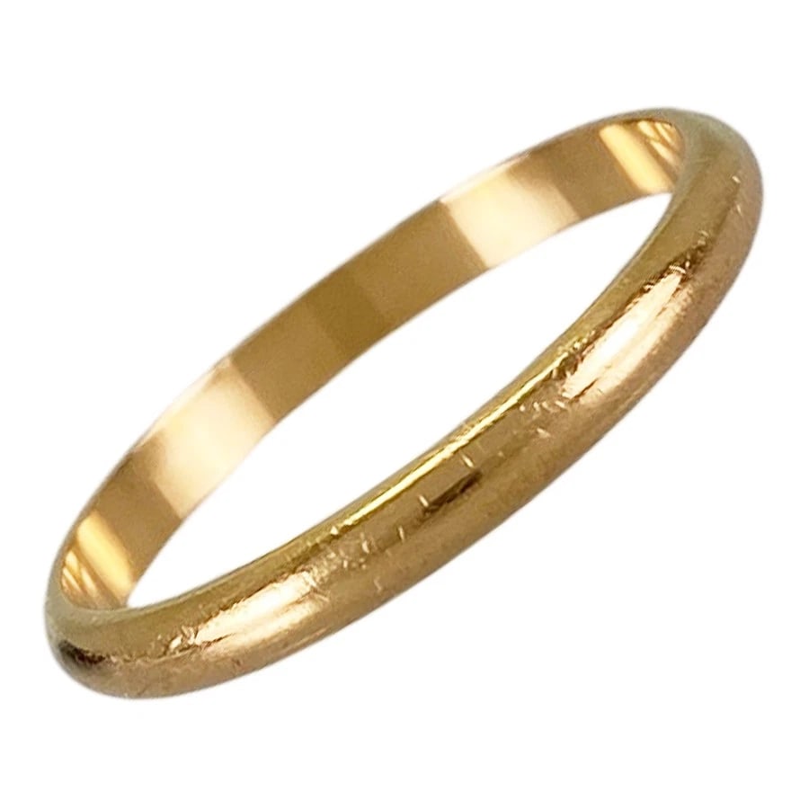 CARTIER WEDDING BAND YELLOW GOLD RING: Cartier Wedding Band Yellow gold Ring Brand: Cartier Type/Style: Ring Material: 18K Yellow Gold Color: Gold Size: US 9.5 Accessories: None Accessories Notice: When purchasing pre-owned goods, please