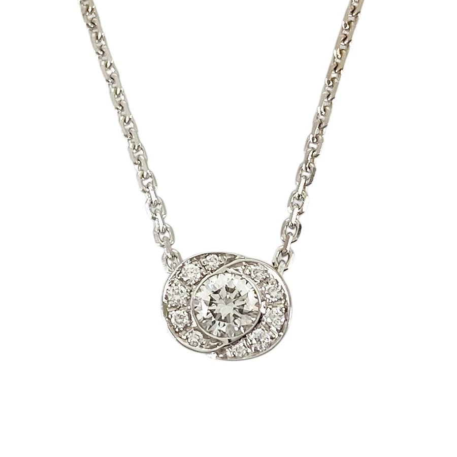 BVLGARI INCONTRO DAMORE WHITE GOLD DIAMOND NECKLACE: BVLGARI Incontro damore White gold Diamond Necklace Brand: BVLGARI Type/Style: Necklace Material: 18K White Gold Color: Silver Size: Top size:W6.1mmxH5mm Necklace full length:43cm Accessories: None