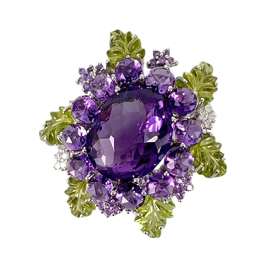 PENDANT TOP WHITE GOLD AMETHYST PERIDOT DIAMOND: Pendant top White gold Amethyst Peridot Diamond Brand: Unsigned Jewelry Type/Style: Pendant top Material: 18K White Gold Main Stone Amethyst Color: Silver Size: Top size:31.4mmx29.2mm Accessories: