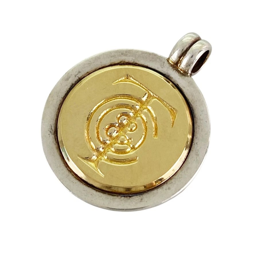 TIFFANY&CO. YELLOW GOLD PENDANT TOP: TIFFANY&Co. Yellow gold Pendant top Brand: TIFFANY&Co. Type/Style: Pendant top Material: 18K Yellow Gold Silver 925 Color: Gold Silver Size: Top size:30.0mmx24.4mm Accessories: None Accessories