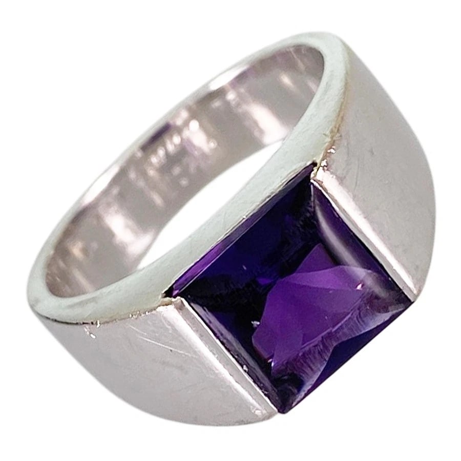 CARTIER TANK WHITE GOLD AMETHYST RING: Cartier tank White gold Amethyst Ring Brand: Cartier Type/Style: Ring Material: 18K White Gold Main Stone Amethyst Color: Silver Size: US 6-6.5 Accessories: None Accessories Notice: When purchasing