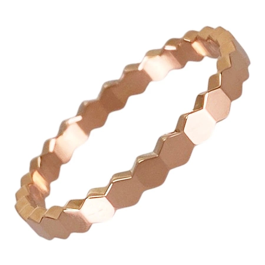 CHAUMET BEE MY LOVE HONEYCOMB ROSE GOLD RING: Chaumet Bee My Love Honeycomb Rose gold Ring Brand: Chaumet Type/Style: Ring Material: 18K Rose Gold Color: RG Size: US 6-6.5 Accessories: None Accessories Notice: When purchasing pre-owned goods,