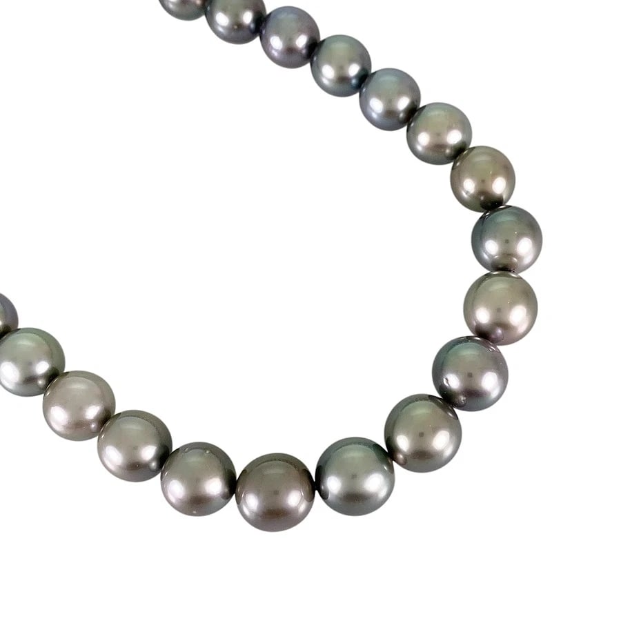 NECKLACE SILVER WHITE GOLD BLACK BUTTERFLY PEARL: Necklace Silver White gold Black Butterfly Pearl Brand: Unsigned Jewelry Type/Style: Necklace Material: Silver 14K White Gold Main Stone Pearl Color: Silver WG Size: Necklace full length:45cm