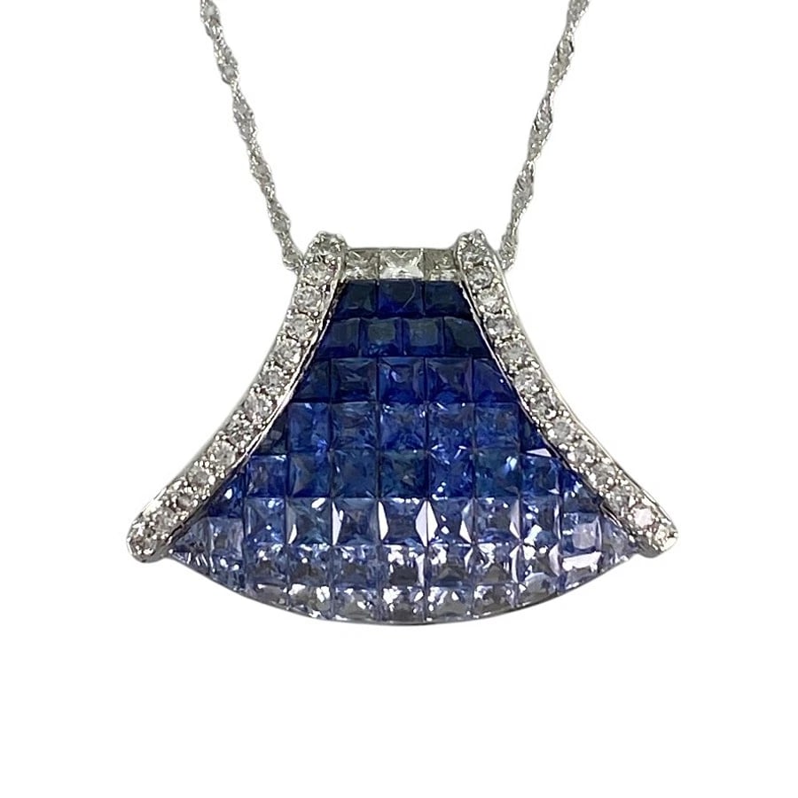 NECKLACE WHITE GOLD SAPPHIRE DIAMOND: Necklace White gold Sapphire Diamond Brand: Unsigned Jewelry Type/Style: Necklace Material: 18K White Gold Main Stone Sapphire Color: Silver Size: Top size:16.6mmx22.8mm Necklace full length:43cm