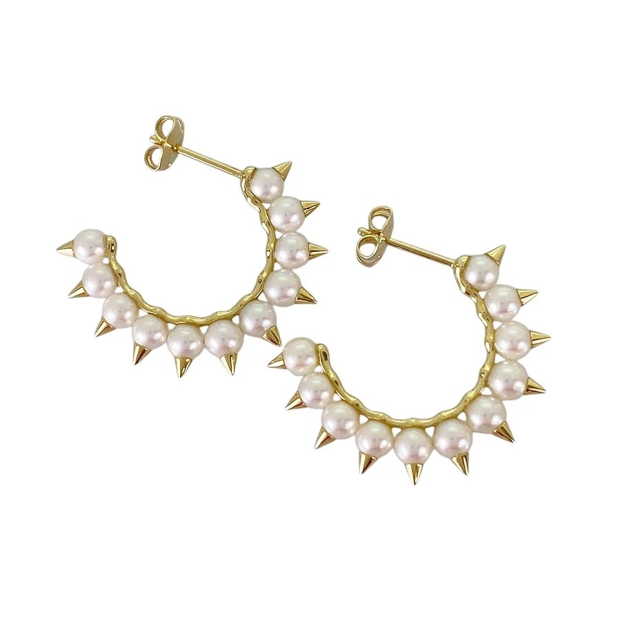 TASAKI DANGER TRIBE YELLOW GOLD PEARL EARRING: TASAKI Danger Tribe Yellow gold Pearl Earring Brand: TASAKI Type/Style: Earring Material: 18K Yellow Gold Main Stone Pearl Color: Gold Size: Top size:29.4mmx4.2mm Accessories: None Accessories