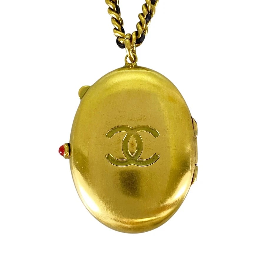 CHANEL GOLD PLATED LONG NECKLACE: CHANEL Gold plated Long necklace Brand: CHANEL Type/Style: Long necklace Material: Gold Plated Color: Gold Size: Top size:63.8mmx49.0mm Necklace full length:61cm Accessories: None Accessories Notice: