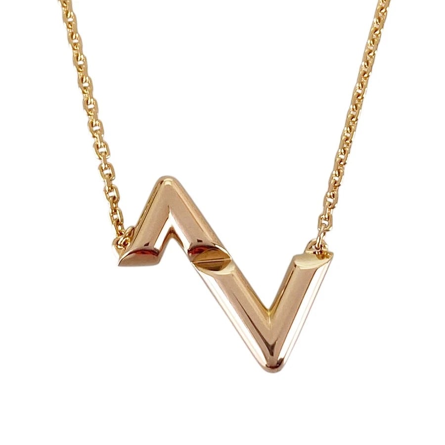 LOUIS VUITTON LV VAULT UPSIDE DOWN ROSE GOLD NECKLACE: LOUIS VUITTON LV Vault Upside Down Rose gold Necklace Brand: LOUIS VUITTON Type/Style: Necklace Material: 18K Rose Gold Color: RG Size: Top size:17.0mmx16.6mm Necklace full length:45cm Accessories: