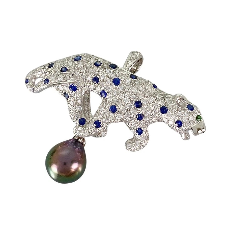 BROOCH WHITE GOLD SAPPHIRE DIAMOND BLACK BUTTERFLY PEARL: Brooch White gold Sapphire Diamond Black Butterfly Pearl Brand: Unsigned Jewelry Type/Style: Brooch Material: 18K White Gold Main Stone Sapphire Color: Silver Size: Top size:25.6mmx43.2mm Accessor
