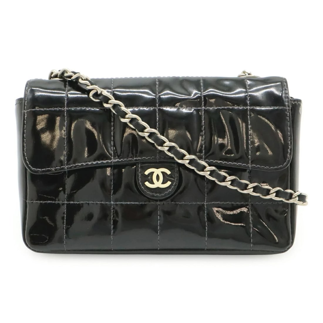 CHANEL CHOCOLATE BAR CHAIN BAG SHOULDER WAIST POUCH: CHANEL Chocolate Bar Chain Bag Shoulder Waist Pouch Brand: Chanel Type/Style: Pouch, Shoulder bag Material: Patent leather Color: Black, White Size: (HxWxD) 10cm x 15.5cm x 4cm / 3.93inch x 6.1inch x 