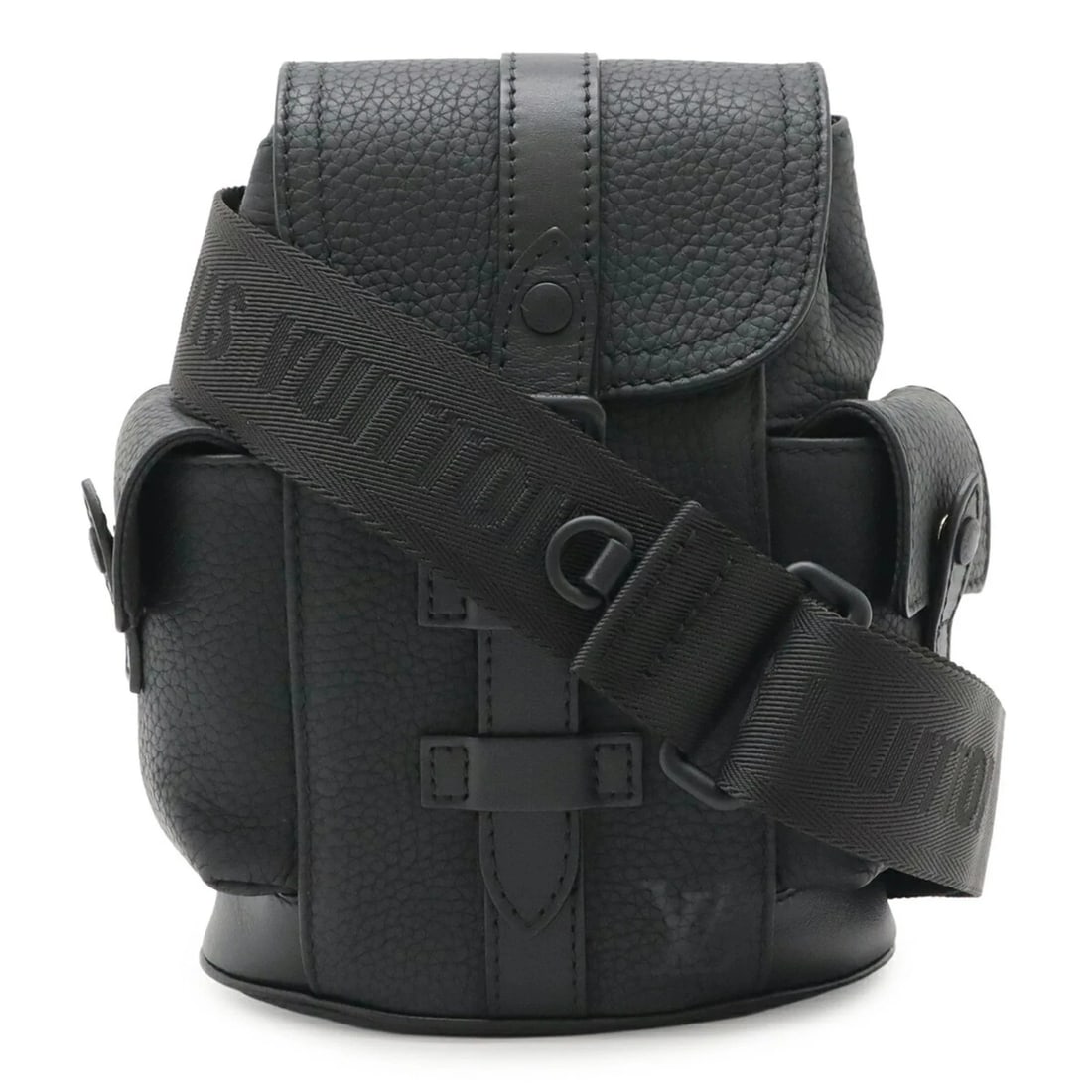 LOUIS VUITTON TAURILLON CHRISTOPHER XS SHOULDER BAG: LOUIS VUITTON Taurillon Christopher XS Shoulder Bag Brand: Louis Vuitton Type/Style: Shoulder bag Material: None Color: Black, Noir Size: (HxWxD) 21cm x 15cm x 6cm / 8.26inch x 5.9inch x 2.36inch