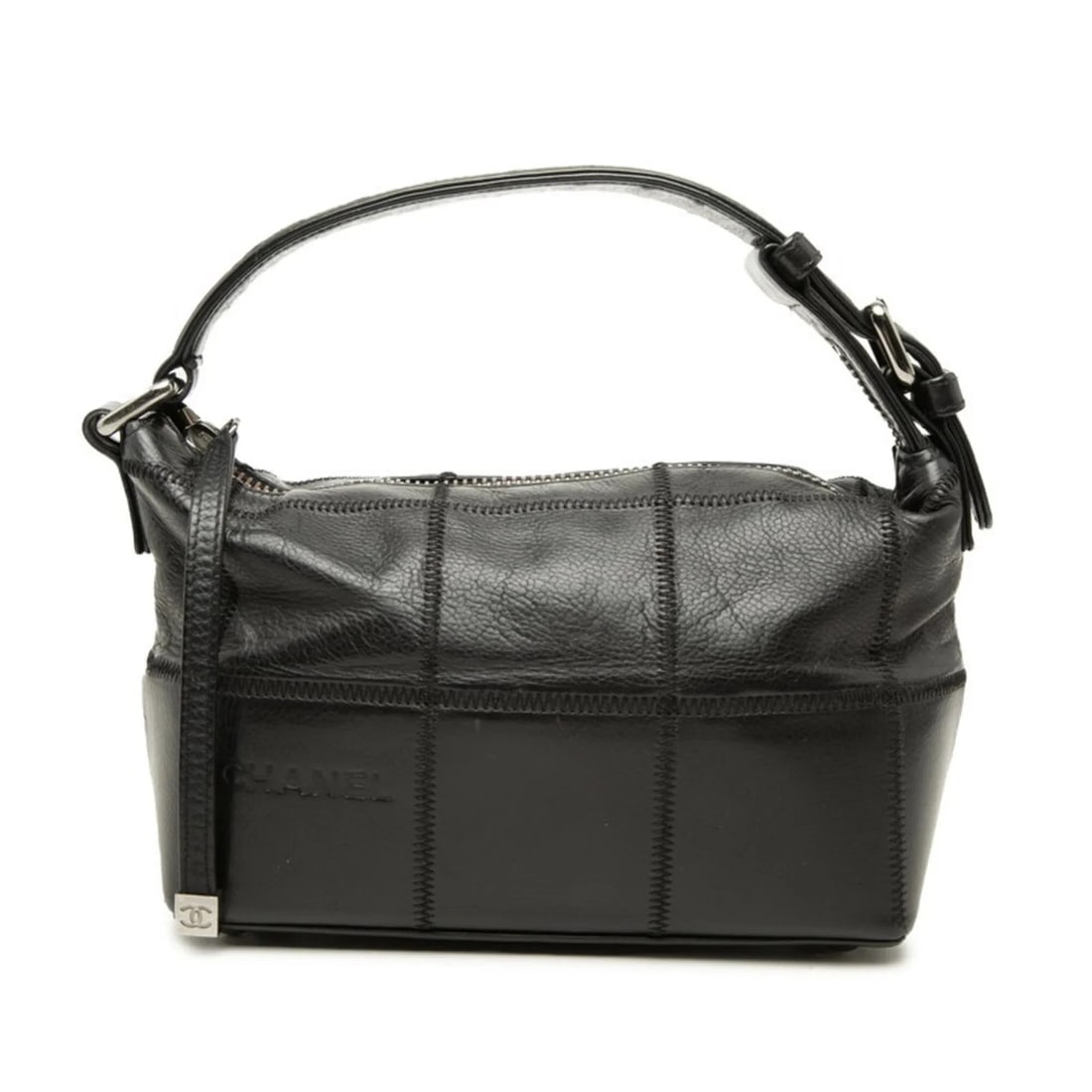 CHANEL CHOCOLATE BAR HANDBAG ONE-SHOULDER BAG: Chanel Chocolate Bar Handbag One-Shoulder Bag Brand: Chanel Type/Style: Handbag, Shoulder bag Material: Grained Calfskin Color: Black Size: (HxWxD) 15cm x 20.5cm x 10cm / 5.9inch x 8.07inch x