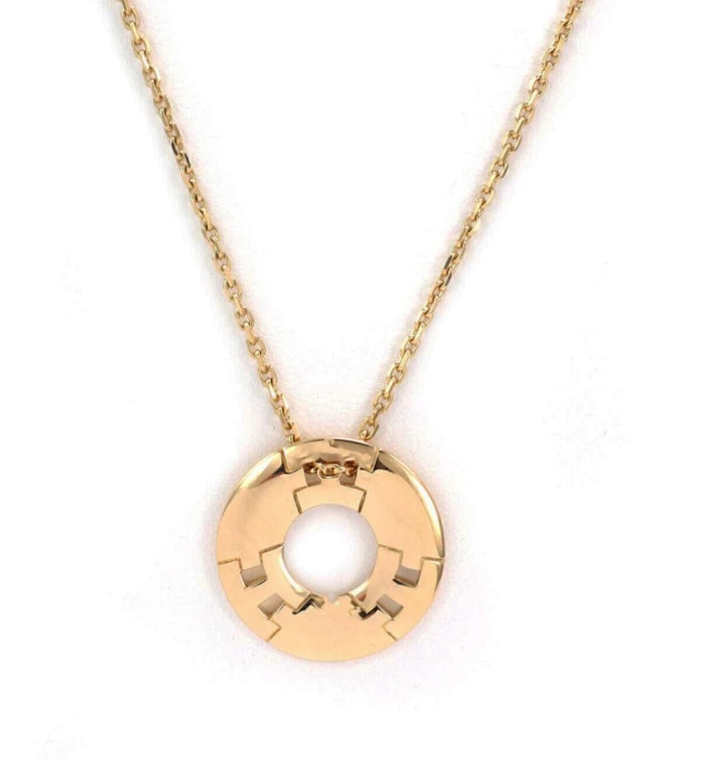 HERMES 18K YELLOW GOLD ROUND PENDANT NECKLACE: Hermes 18k Yellow Gold Round Pendant Necklace Brand: HERMES Type/Style: Necklace Material: 18k yellow gold Color: Yellow Size: Necklace Length: Approximately 15.5inch Chain Measurements: Approximately