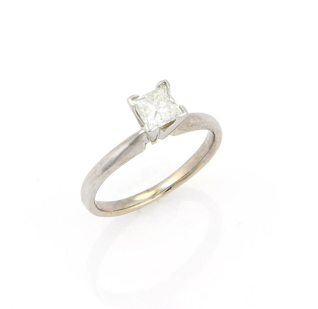 PRINCESS CUT DIAMOND 14K WHITE GOLD RING: Princess Cut Diamond 14k White Gold Ring Brand: Unbranded Type/Style: Ring Material: Solid 14k white gold Main Stone Natural Color: white Size: 5.5 US Accessories: None Accessories Notice: