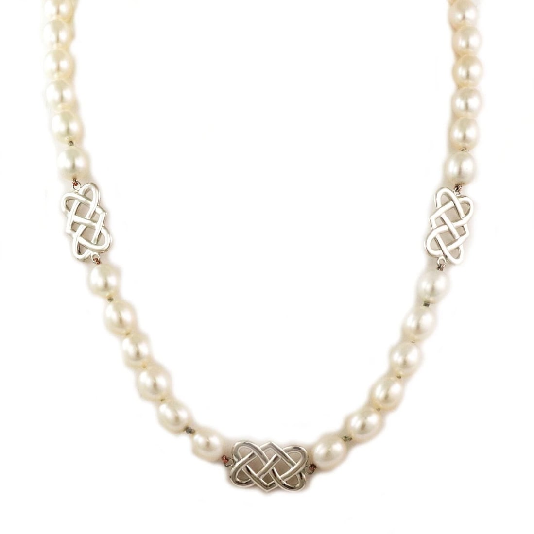 TIFFANY & CO. PICASSO LATTICE STERLING SILVER NECKLACE: Tiffany & Co. Picasso Lattice Sterling Silver Necklace Brand: Tiffany & Co. Type/Style: Necklace Material: Sterling silver 925 Color: Silver Size: Necklace Length: Approximately 18inch Measurements: