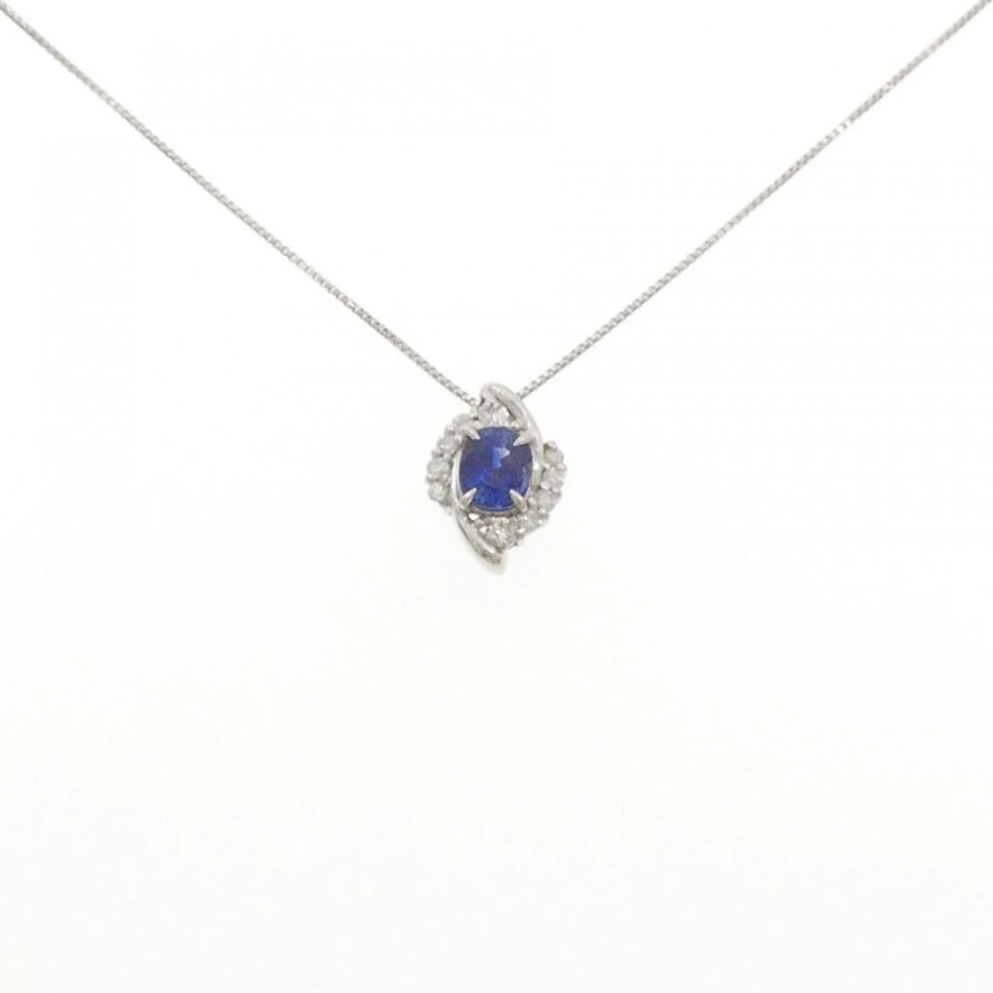 PT900/PT850 SAPPHIRE NECKLACE: PT900/PT850 Sapphire Necklace Brand: Unbranded Type/Style: Sapphire Necklace Material: PT900/PT850 Main Stone Sapphire Color: Size: Actual Size Pendant length approx. x width approx.: 11.3mmx8.4mm