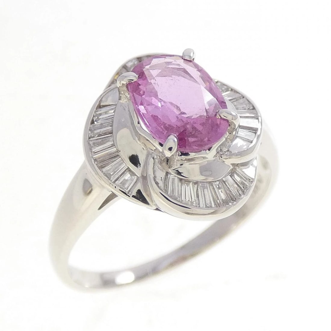 PT900 SAPPHIRE RING: PT900 Sapphire Ring Brand: Unbranded Type/Style: Sapphire Ring Material: PT900 Main Stone Sapphire Color: Size: US7 1/4 Accessories: None Accessories Notice: When purchasing pre-owned goods, please