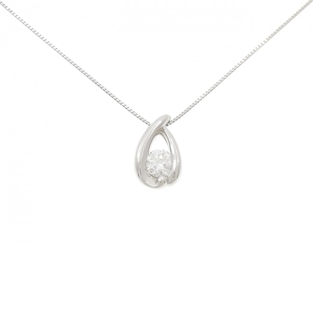 PT900/PT850 DIAMOND NECKLACE: PT900/PT850 Diamond Necklace Brand: Unbranded Type/Style: Diamond Necklace Material: PT900/PT850 Color: Size: Actual Size Pendant length approx. x width approx.: 15.2mmx9.3mm Chain maximum width