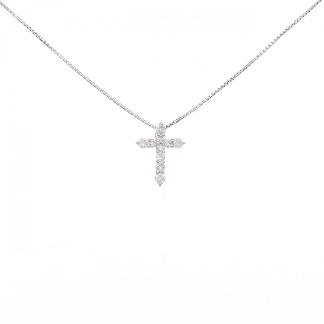 PT900/PT850 CROSS DIAMOND NECKLACE: PT900/PT850 Cross Diamond Necklace Brand: Unbranded Type/Style: Diamond Necklace Material: PT900/PT850 Color: Size: Actual Size Pendant length approx. x width approx.: 15.5mmx12.0mm Chain maximum