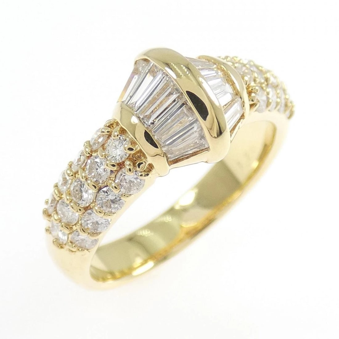 K18YG DIAMOND RING: K18YG Diamond Ring Brand: Unbranded Type/Style: Diamond Ring Material: K18PG Color: YG Size: US5 3/4 Accessories: None Accessories Notice: When purchasing pre-owned goods, please refer to the photos