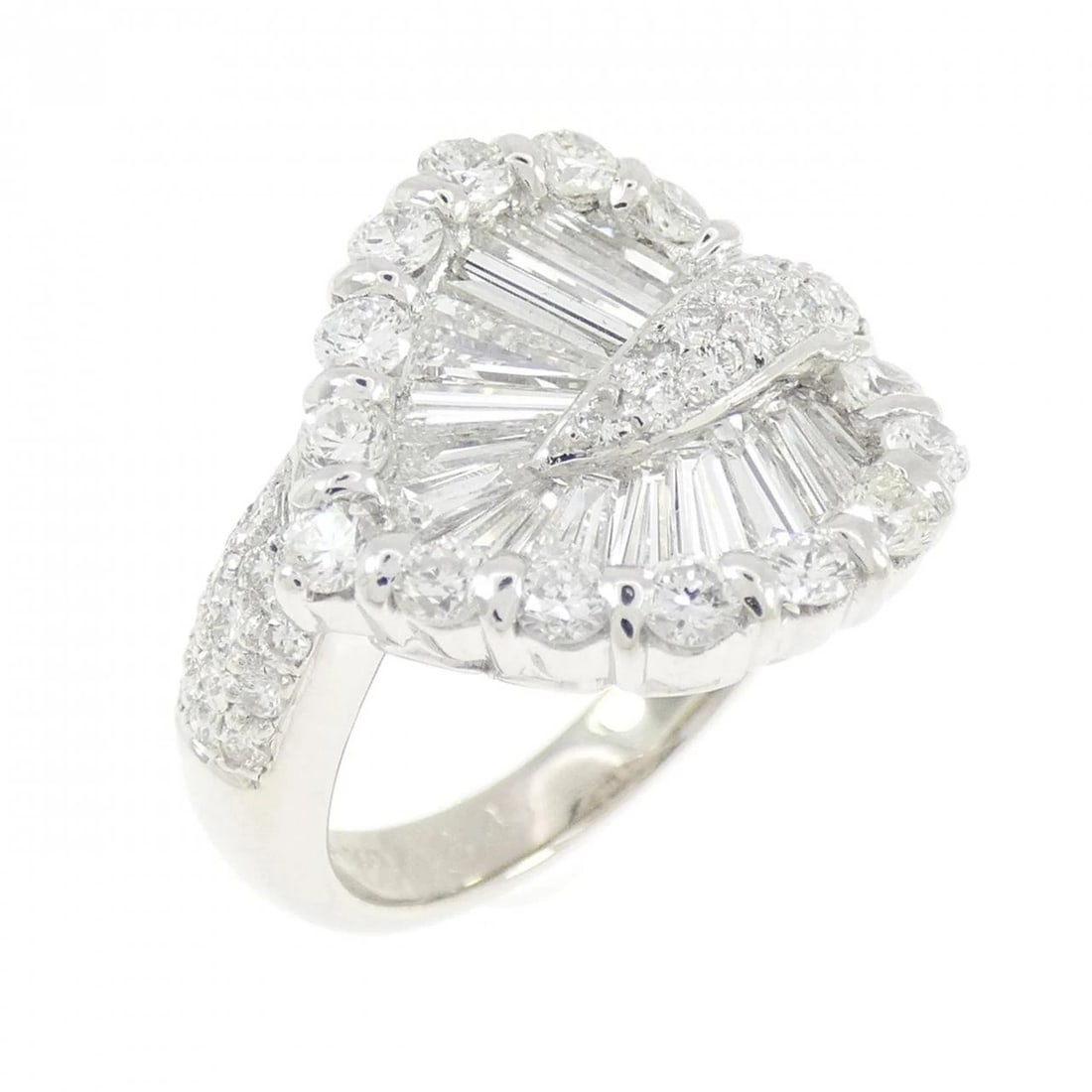PT900 LEAF DIAMOND RING: PT900 Leaf Diamond Ring Brand: Unbranded Type/Style: Diamond Ring Material: PT900 Color: Size: US5 3/4 Accessories: None Accessories Notice: When purchasing pre-owned goods, please refer to the