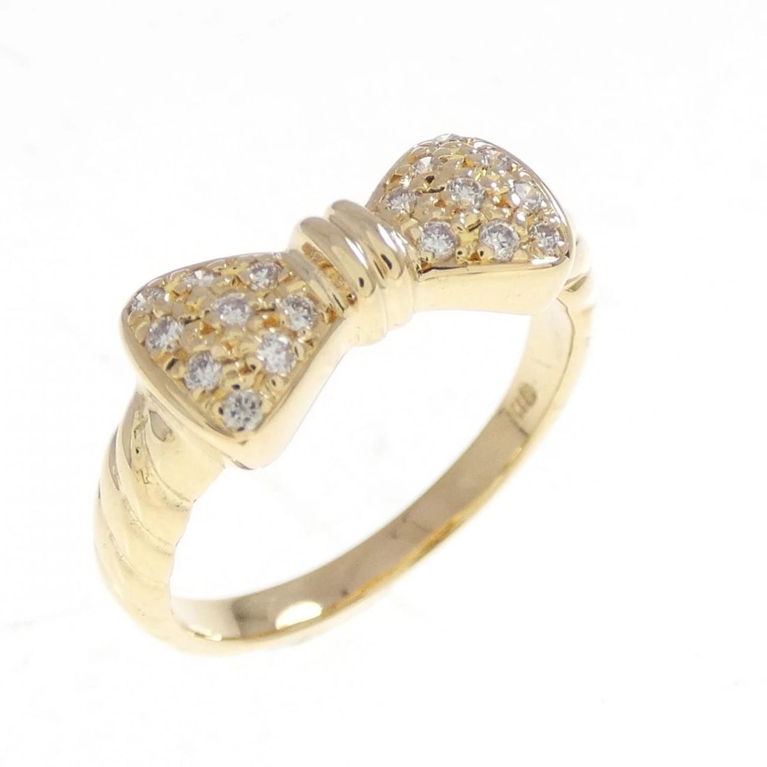 K18YG RIBBON DIAMOND RING: K18YG Ribbon Diamond Ring Brand: Unbranded Type/Style: Diamond Ring Material: K18YG Color: YG Size: US3 1/4 Accessories: None Accessories Notice: When purchasing pre-owned goods, please refer to the