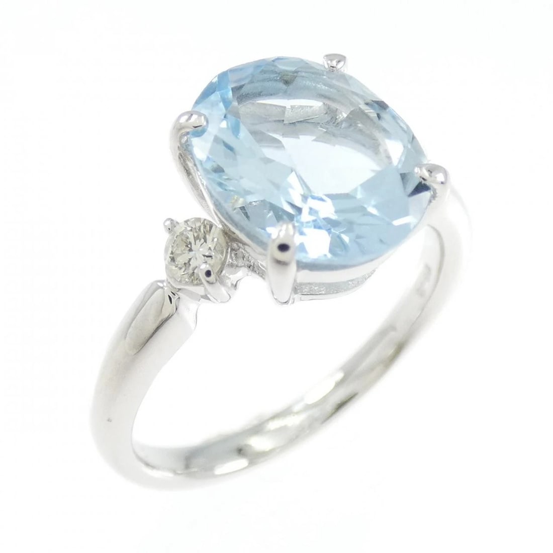K18WG AQUAMARINE RING: K18WG Aquamarine Ring Brand: Unbranded Type/Style: ?????? ??? Material: K18WG Main Stone Aquamarine Color: WG Size: US5 3/4 Accessories: None Accessories Notice: When purchasing pre-owned goods,