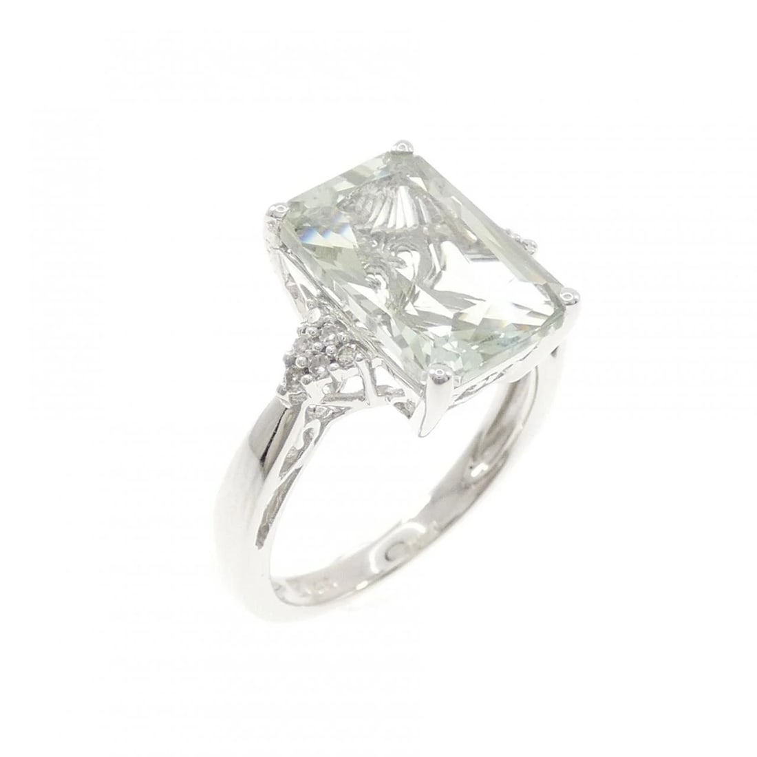 K18WG QUARTZ RING: K18WG Quartz Ring Brand: Unbranded Type/Style: Quartz Ring Material: K18WG Main Stone Quartz Color: WG Size: US6 1/2 Accessories: None Accessories Notice: When purchasing pre-owned goods, please