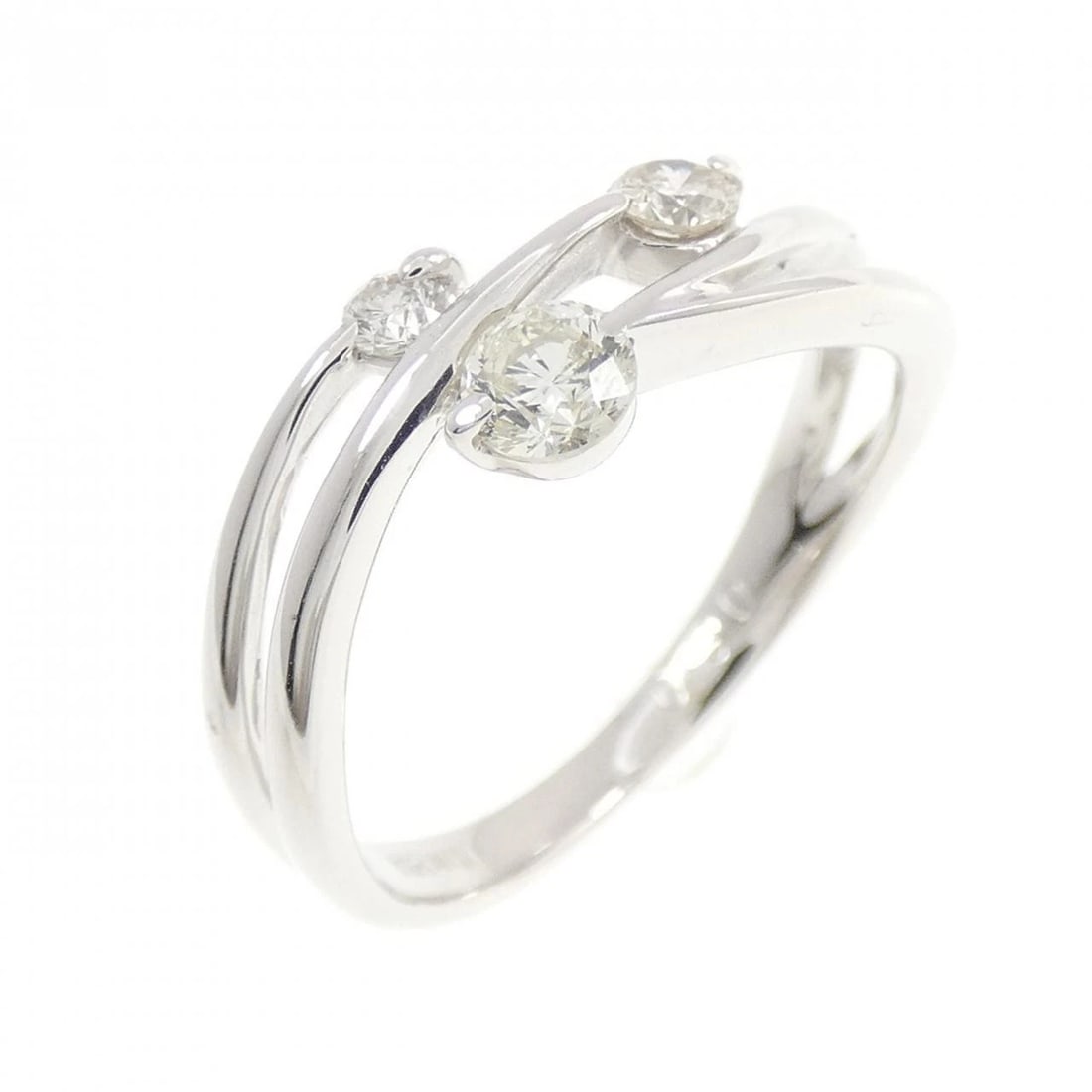 K18WG DIAMOND RING: K18WG Diamond Ring Brand: Unbranded Type/Style: Diamond Ring Material: K18WG Color: WG Size: US5 3/4 Accessories: None Accessories Notice: When purchasing pre-owned goods, please refer to the photos