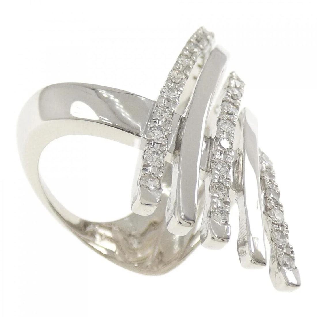 PT900 DIAMOND RING: PT900 Diamond Ring Brand: Unbranded Type/Style: Diamond Ring Material: PT900 Color: Size: US8 1/2 Accessories: None Accessories Notice: When purchasing pre-owned goods, please refer to the photos of