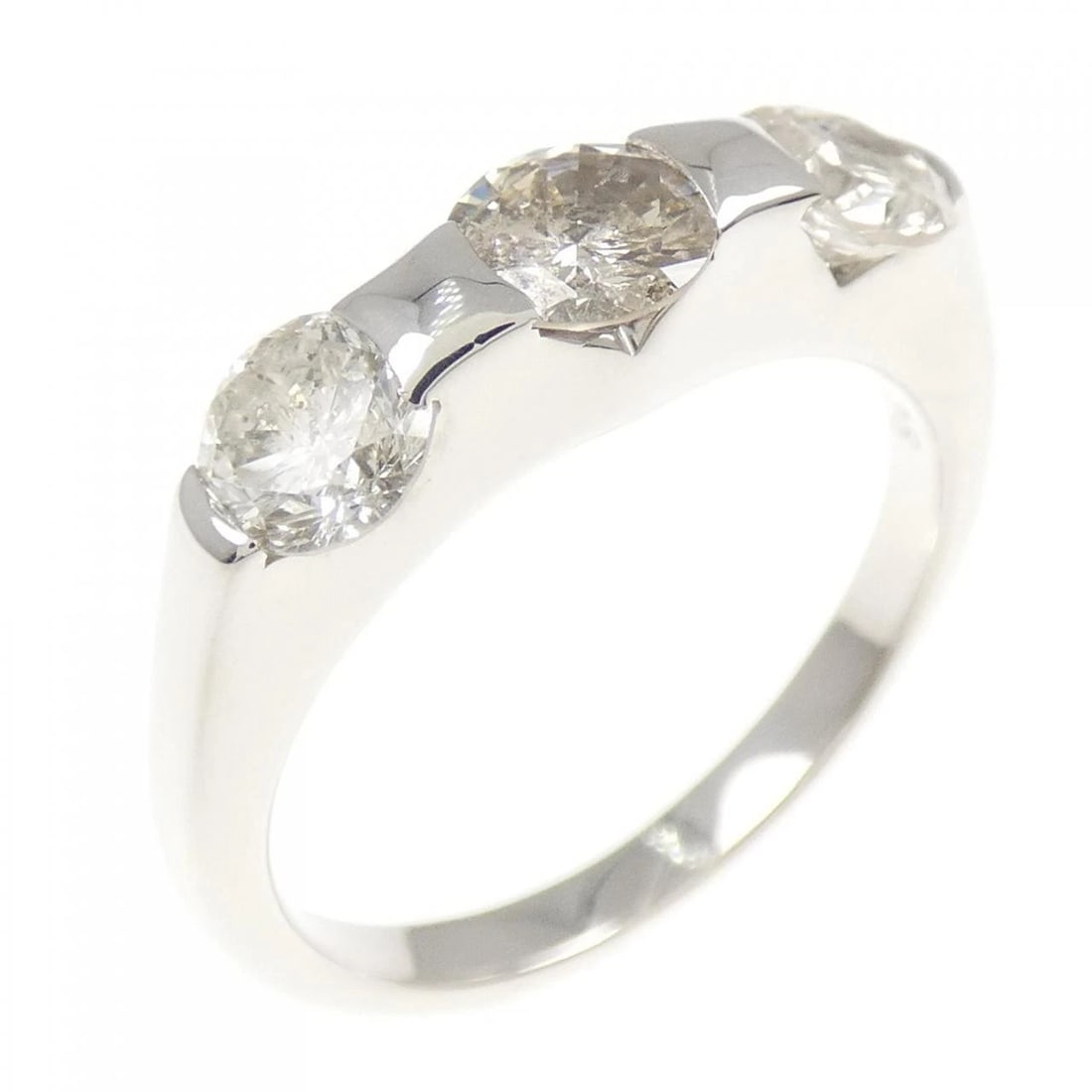PT900 DIAMOND RING: PT900 Diamond Ring Brand: Unbranded Type/Style: Diamond Ring Material: PT900 Color: Size: US6 1/4 Accessories: None Accessories Notice: When purchasing pre-owned goods, please refer to the photos of