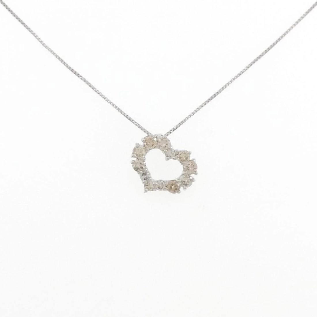 PT1000/PT850 HEART DIAMOND NECKLACE: PT1000/PT850 Heart Diamond Necklace Brand: Unbranded Type/Style: Diamond Necklace Material: PT1000/PT850 Color: Size: Actual Size Pendant length approx. x width approx.: 10.8mmx11.5mm Chain maximum