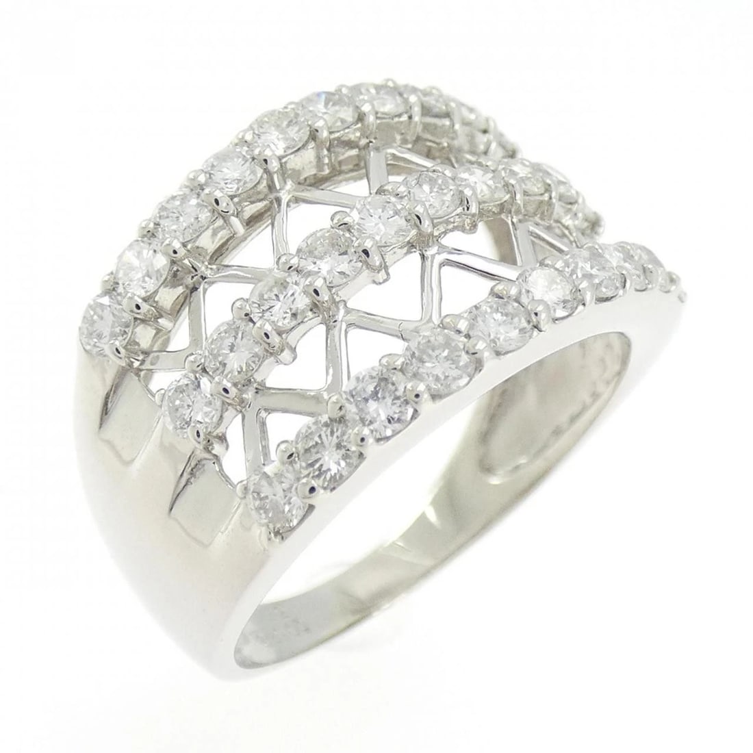 PT900 DIAMOND RING: PT900 Diamond Ring Brand: Unbranded Type/Style: Diamond Ring Material: PT900 Color: Size: US6 1/2 Accessories: None Accessories Notice: When purchasing pre-owned goods, please refer to the photos of