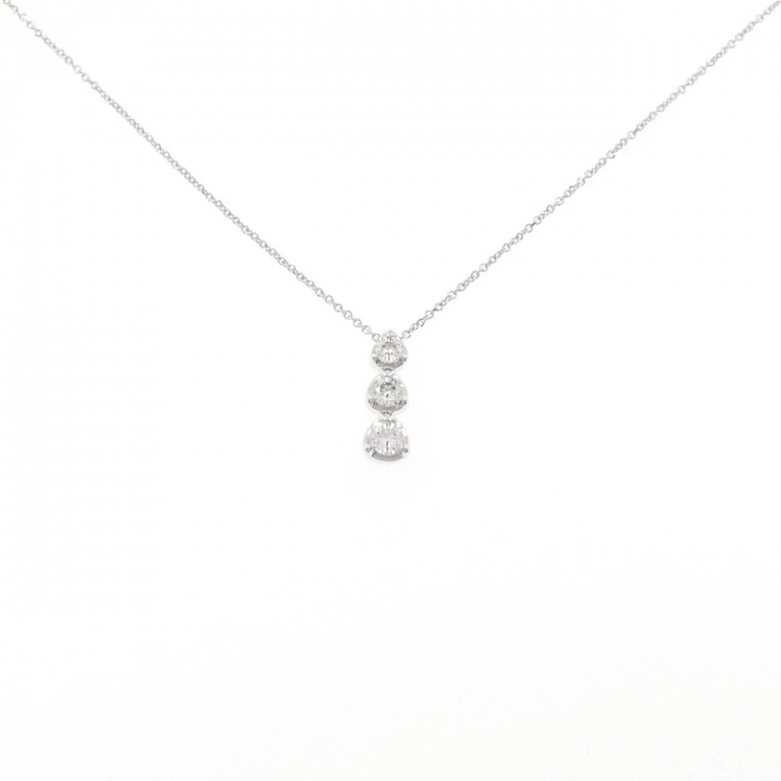 K18WG THREE STONE DIAMOND NECKLACE: K18WG Three Stone Diamond Necklace Brand: Unbranded Type/Style: Diamond Necklace Material: K18WG Color: WG Size: Actual Size Pendant length approx. x width approx.: 12.9mmx4.5mm Chain maximum width