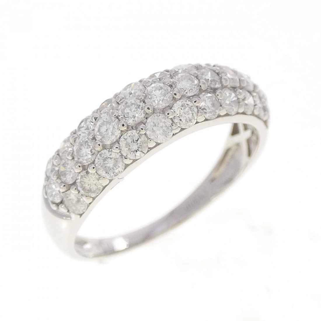PT900 PAVE DIAMOND RING: PT900 Pave Diamond Ring Brand: Unbranded Type/Style: Diamond Ring Material: PT900 Color: Size: US6 Accessories: None Accessories Notice: When purchasing pre-owned goods, please refer to the photos of