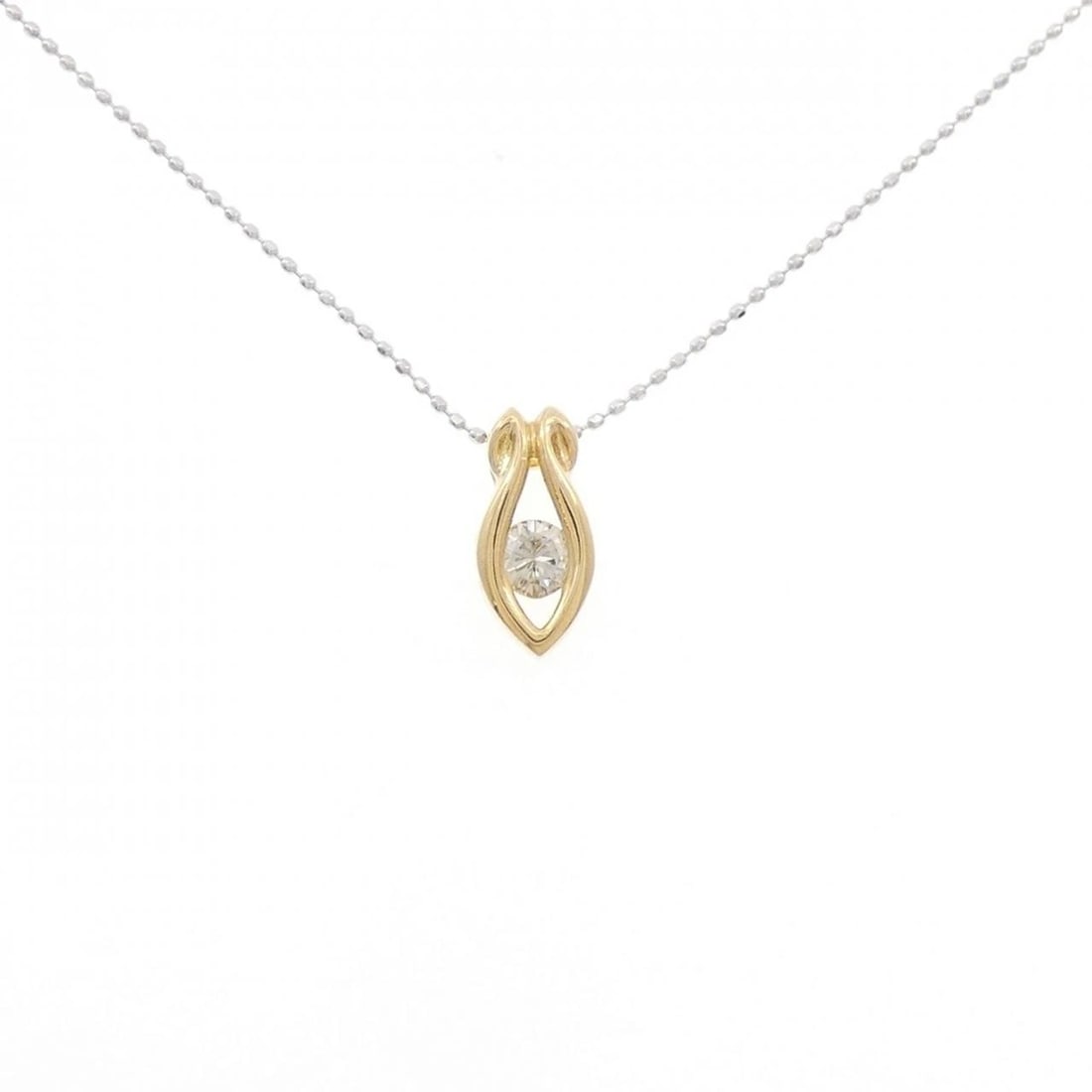 K18YG/K18WG DIAMOND NECKLACE: K18YG/K18WG Diamond Necklace Brand: Unbranded Type/Style: Diamond Necklace Material: K18YG/K18WG Color: YG WG Size: Actual Size Pendant length approx. x width approx.: 12.5mmx5.9mm Chain maximum