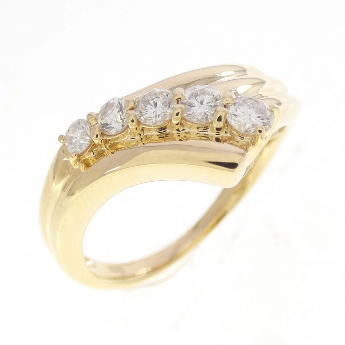 K18YG DIAMOND RING: K18YG Diamond Ring Brand: Unbranded Type/Style: Diamond Ring Material: K18YG Color: YG Size: US5 1/2 Accessories: None Accessories Notice: When purchasing pre-owned goods, please refer to the photos