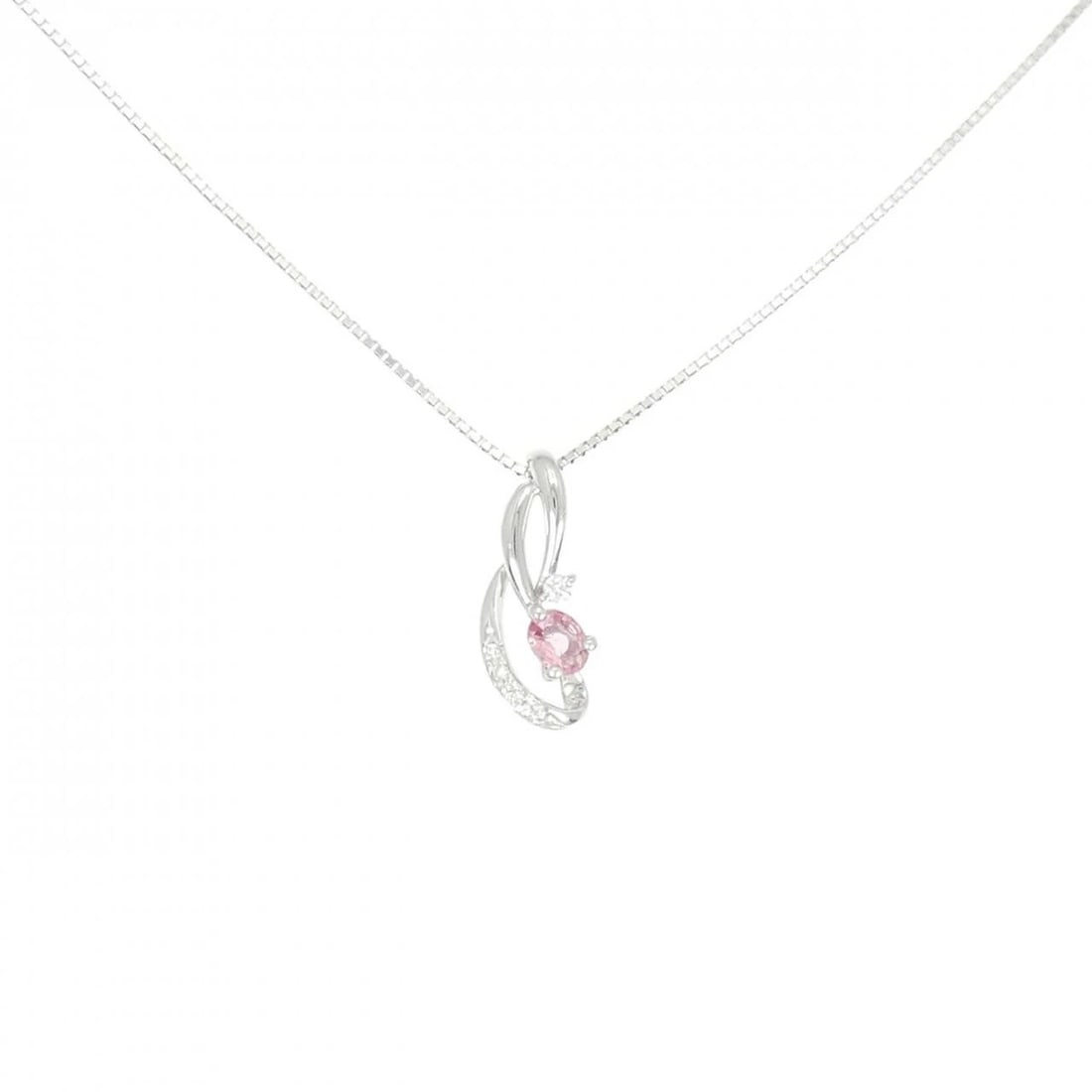 K18WG SAPPHIRE NECKLACE: K18WG Sapphire Necklace Brand: Unbranded Type/Style: Sapphire Necklace Material: K18WG Main Stone Sapphire Color: WG Size: Actual Size Pendant length approx. x width approx.: 15.9mmx6.6mm Chain