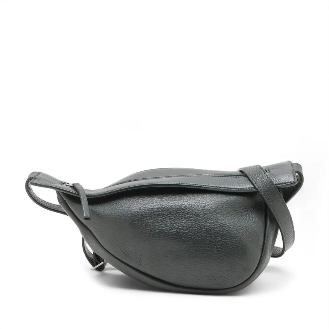 THE ROW SLOUCHY BANANA LEATHER SHOULDER BAG: The Row Slouchy Banana Leather Shoulder bag Brand: The Row Type/Style: Shoulder Bag Material: Leather Color: Black Size: Height:5.3inchLength:10.0inchDepth:4.3inch Accessories: None Accessories