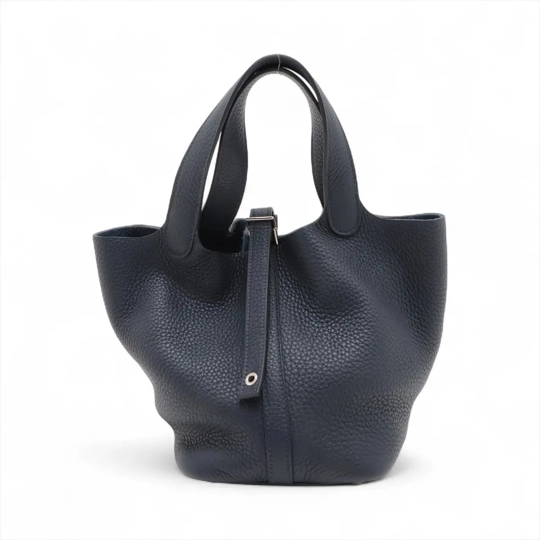 HERMES PICOTIN LOCK 18 PM TAURILLON CLEMENCE BLUE: Hermes Picotin Lock 18 PM Taurillon Clemence Blue Brand: Hermes Type/Style: Top Handle Bag Material: Taurillon Clemence Color: Blue nuit Size: Height:7.3inchLength:7.3inchDepth:5.3inch Accessories