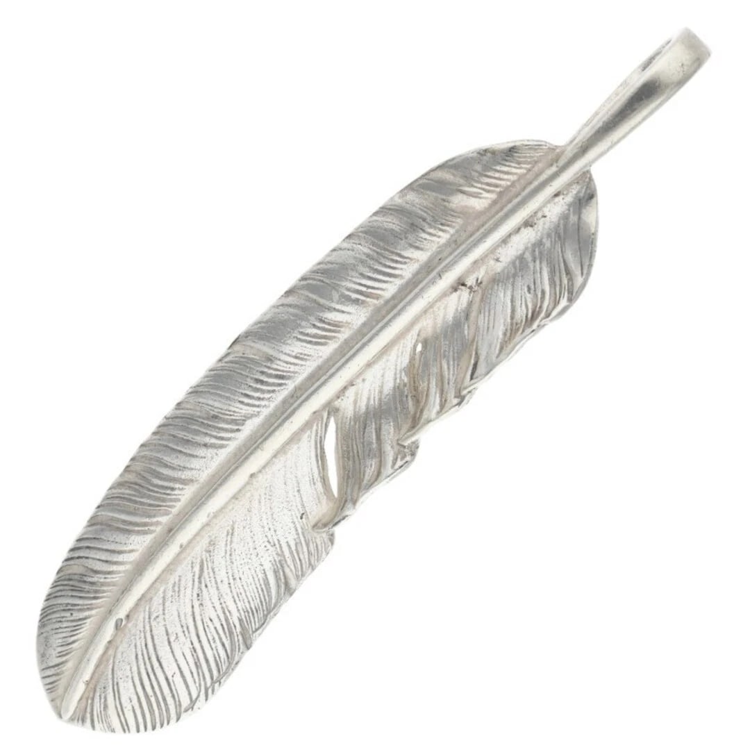 GOROWS PLAIN OVERSIZED FEATHER LEFT FACING NECKLINE TOP: Gorows Plain Oversized Feather Left Facing Neckline Top Brand: goro's Type/Style: Necklace Material: 925 Silver Color: silver Size: vertical 6.7cm Accessories: None Accessories Notice: When