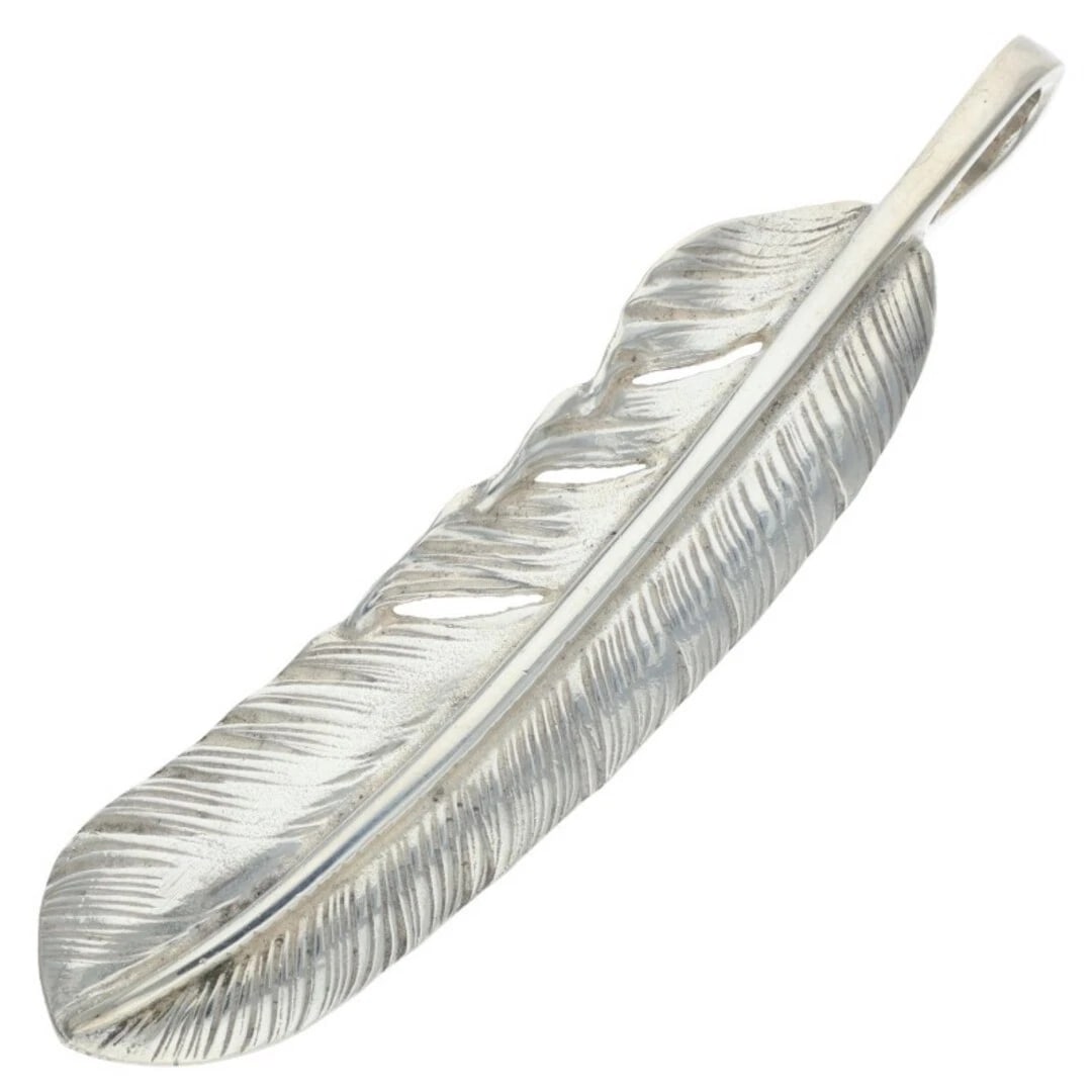 GOROWS PLAIN OVERSIZED FEATHER RIGHT FACING NECKLINE TOP: Gorows Plain Oversized Feather Right Facing Neckline Top Brand: goro's Type/Style: Necklace Material: 925 Silver Color: silver Size: vertical 6.8cm Accessories: None Accessories Notice: When