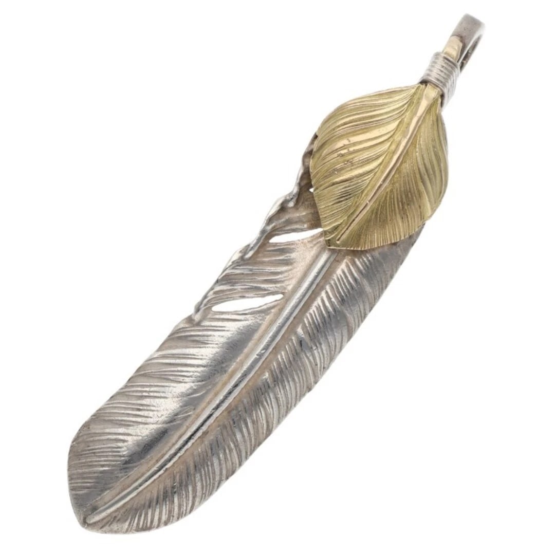 GORROWS OVERSIZED FEATHER RIGHT FACING NECKLACE TOP: Gorrows Oversized Feather Right Facing Necklace Top Brand: goro's Type/Style: Necklace Material: 925 Silver Color: silver Size: vertical 6.7cm Accessories: None Accessories Notice: When pu
