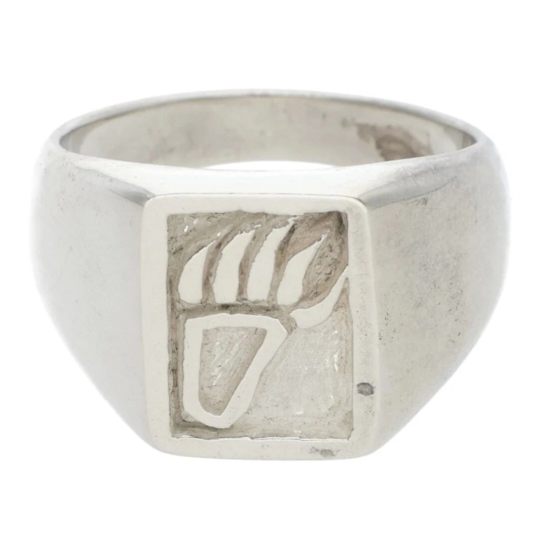 GOROWS BEAR'S HAND RING: Gorows Bear's Hand Ring Brand: goro's Type/Style: Ring Material: 925 Silver Color: silver Size: 9.5 US Accessories: None Accessories Notice: When purchasing pre-owned goods, please refer