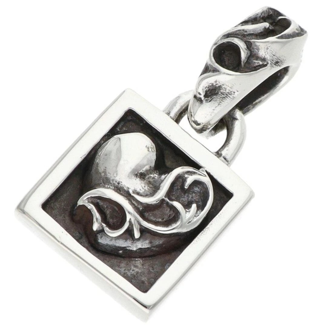 CHROME HEARTS FRAMED HEART FLAMED CHARM SILVER NECKLACE TOP: Chrome Hearts FRAMED HEART flamed charm silver necklace top Brand: Chrome Hearts Type/Style: Necklace Material: 925 Silver Color: silver Size: vertical 2.4cm Accessories: None Accessories Notice: