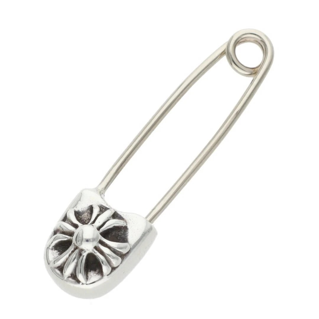 CHROME HEARTS SAFETY PIN SM SMALL SILVER NECKLACE TOP: Chrome Hearts Safety PIN SM small Silver Necklace Top Brand: Chrome Hearts Type/Style: Necklace Material: 925 Silver Color: silver Size: W 0.8cm,V 2.9cm Accessories: None Accessories Notice: When